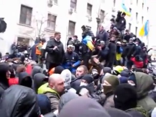 lies in the media: this is how poroshenko actually drove out tutushek ahah rzhak they will never show it on tv xdd (dispersal of the euromaidan euromaidan rally euromaidan maidan kyiv kyiv storming of the banking revolution massons yanukovych azarov berkut crimea crimea dispersal dispersal fight fight dispersal police militia euromaidan rally maidan 29 - 30 11 2013 ) tin :d